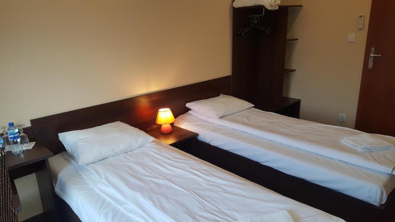 Hotelik Sj Łódź Dış mekan fotoğraf